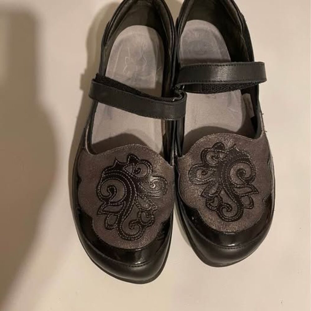 Naot Motu Mary Jane Comfort Shoes Womens Size 37/ US 6-6.5